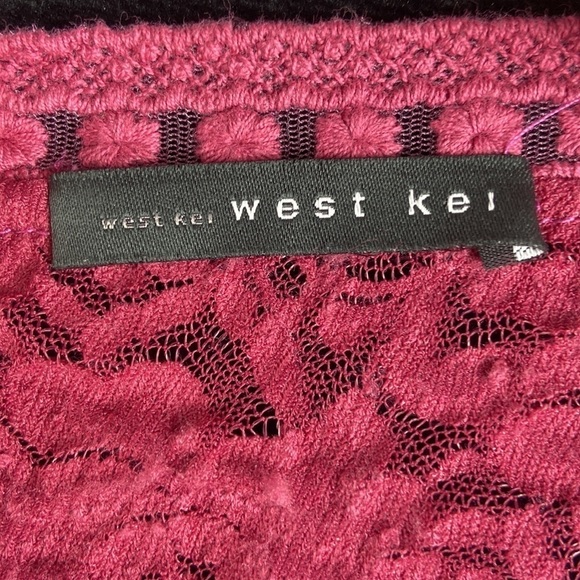 West Kei Magenta Fully Lined Floral Lace Tank with Key Hole Cutout in Back - Picture 8 of 8